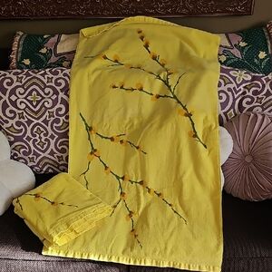 Yellow Floral Embroidered Towel Set